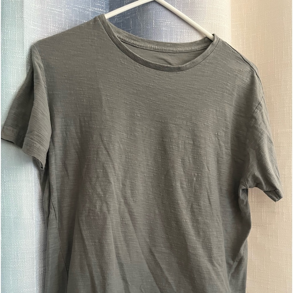 UH BRAND Gray T Shirt Menβs Medium